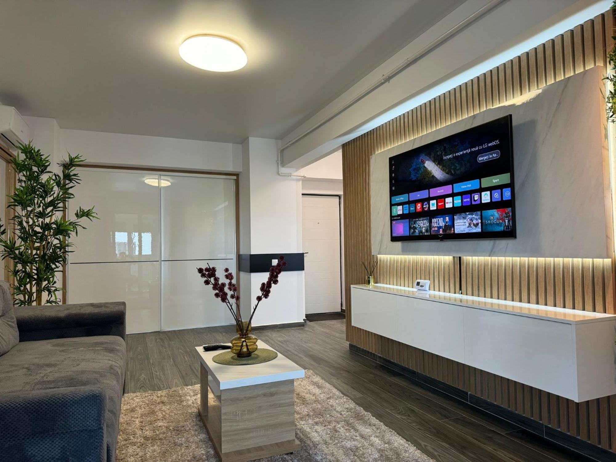 Luxury Glam Apartments Central Adress Bucuresti With Parking Bagian luar foto