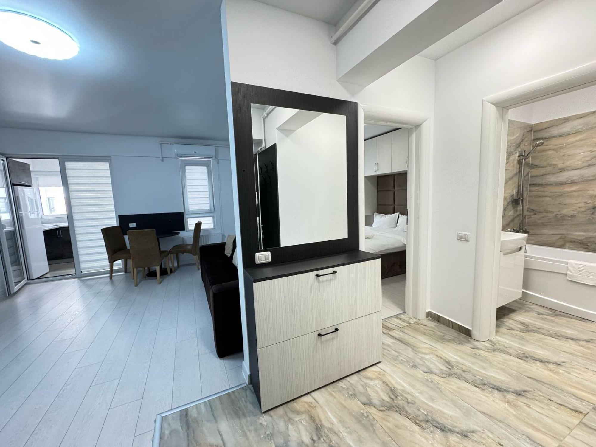 Luxury Glam Apartments Central Adress Bucuresti With Parking Bagian luar foto